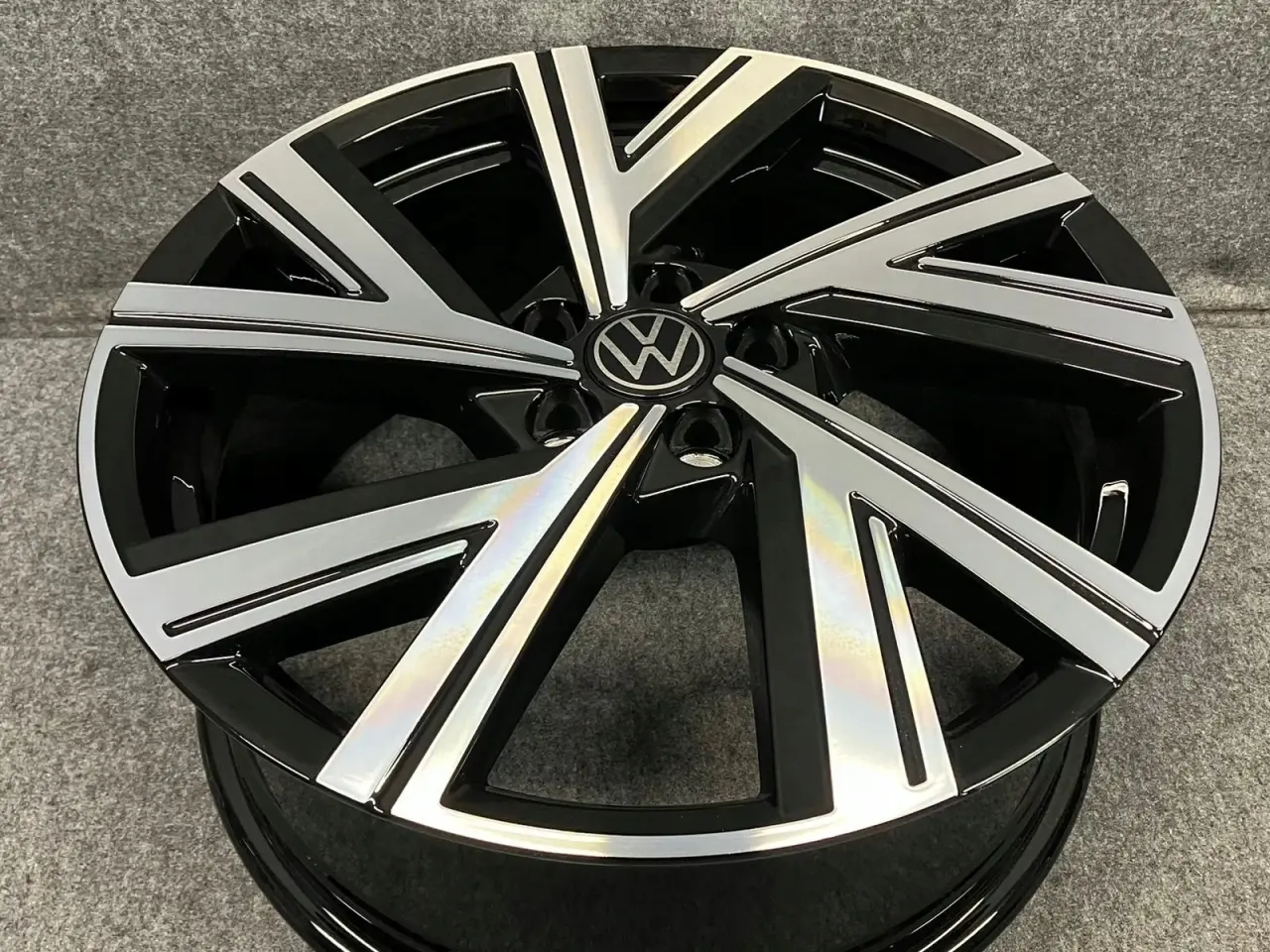 Billede 1 - ALUFÆLGE VW POLO BERGAMO 2G0 17"