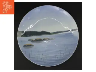 Dekorativ vægplatte med landskabsmotiv fra Royal Copenhagen (str. Ø 28 cm)