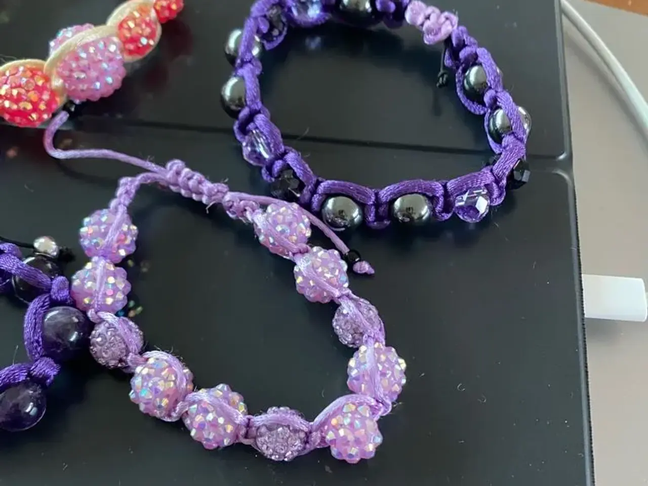 Billede 3 - Nye knyttede armbånd