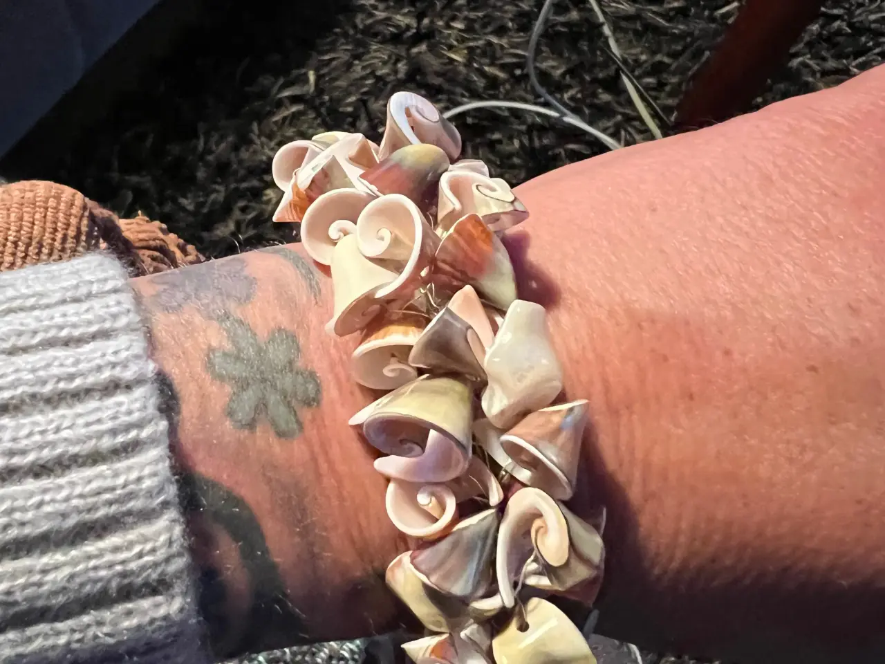 Billede 5 - Smukt armbånd med muslinger