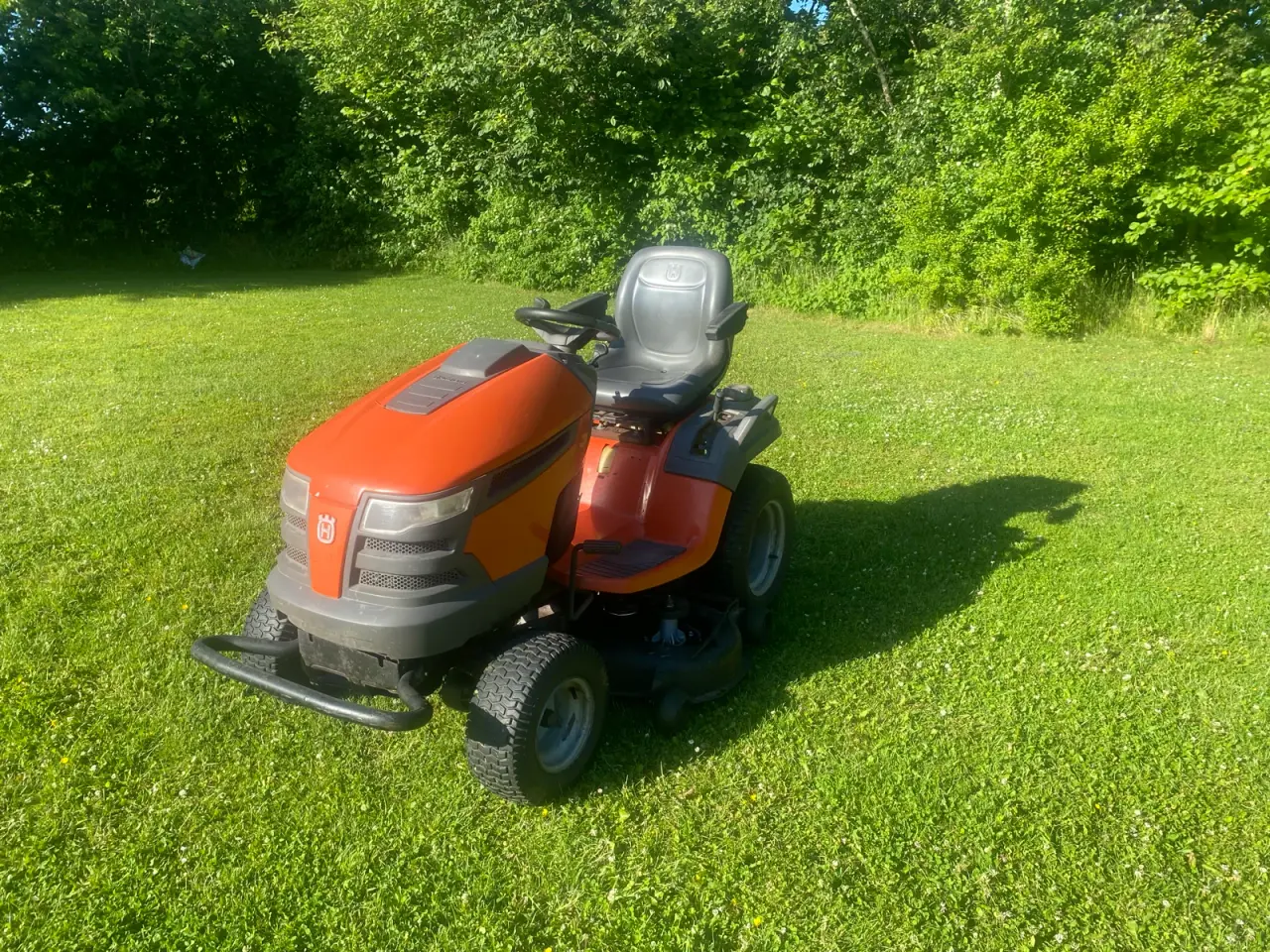 Billede 2 - Husqvarna YTH220T havetraktor