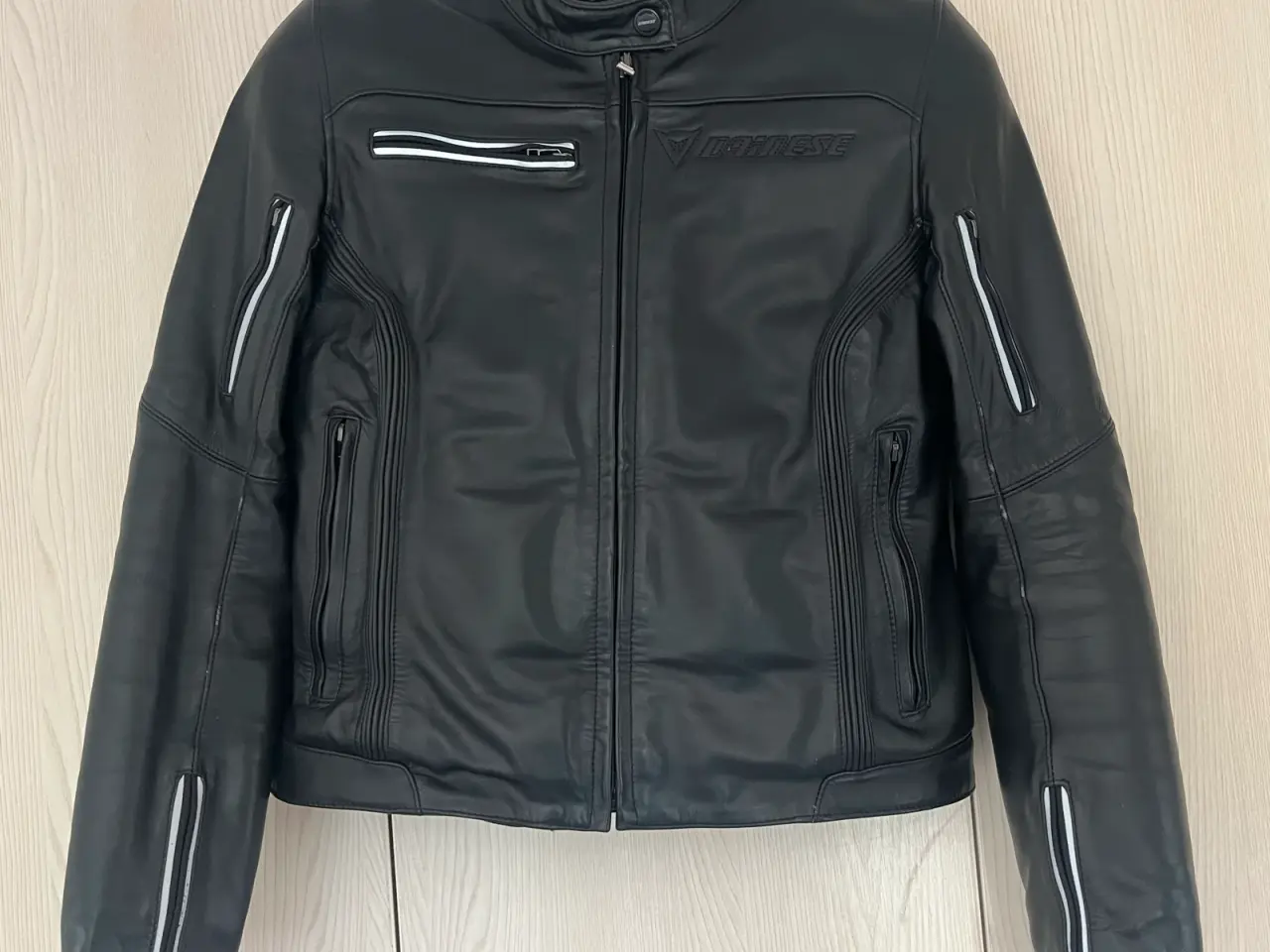 Billede 1 - Dainese mc jakke læder til kvinde str. 48
