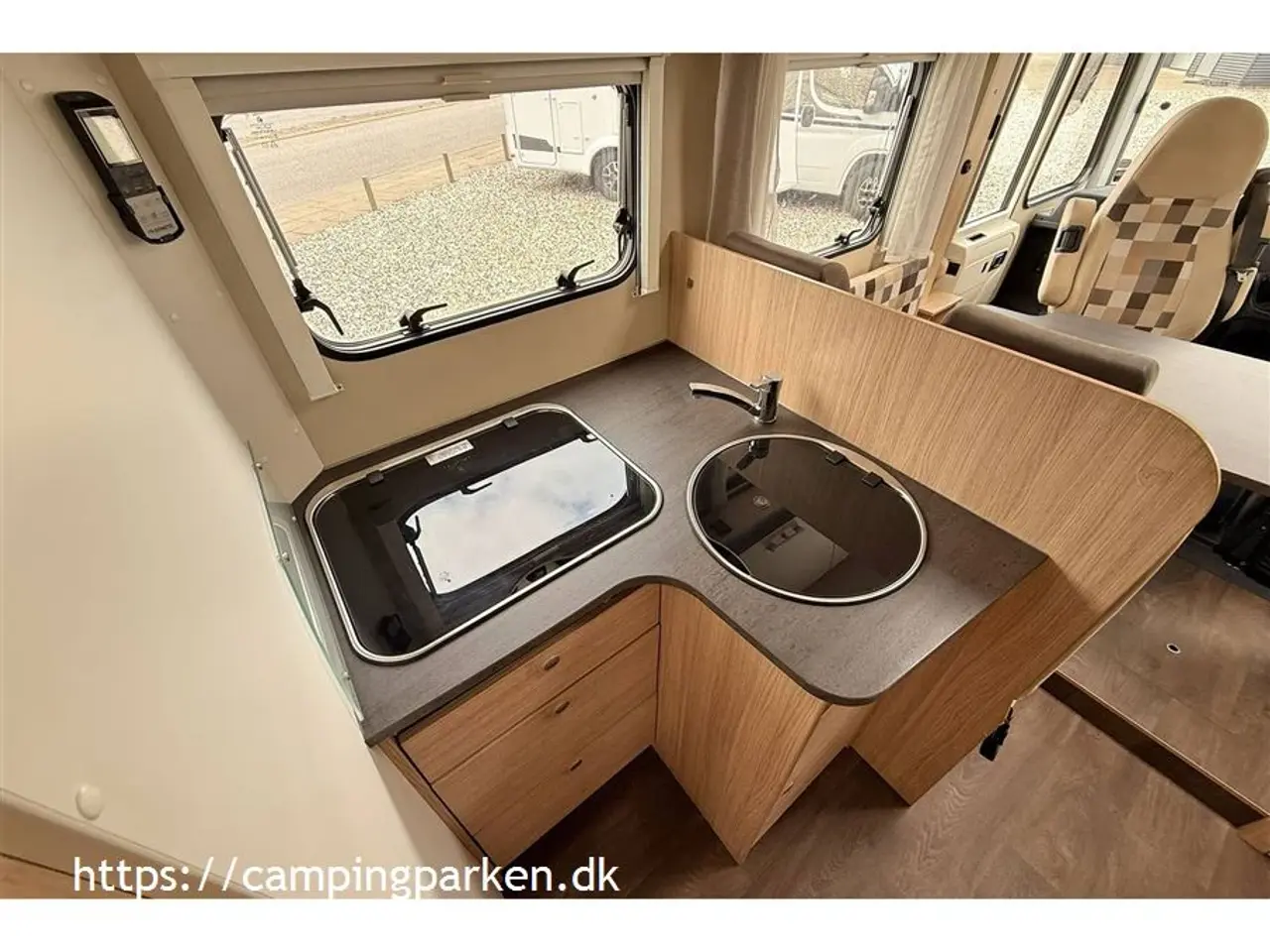 Billede 5 - 2019 - SunLight I 69 L Meget camper for pengene! Queens bed, markise, solceller, aircondition, cykelholder