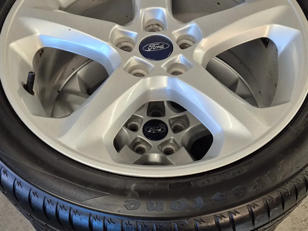 Billede 2 - FORD 18" ORIGINAL ALUFÆLGE MED SOMMERDÆK