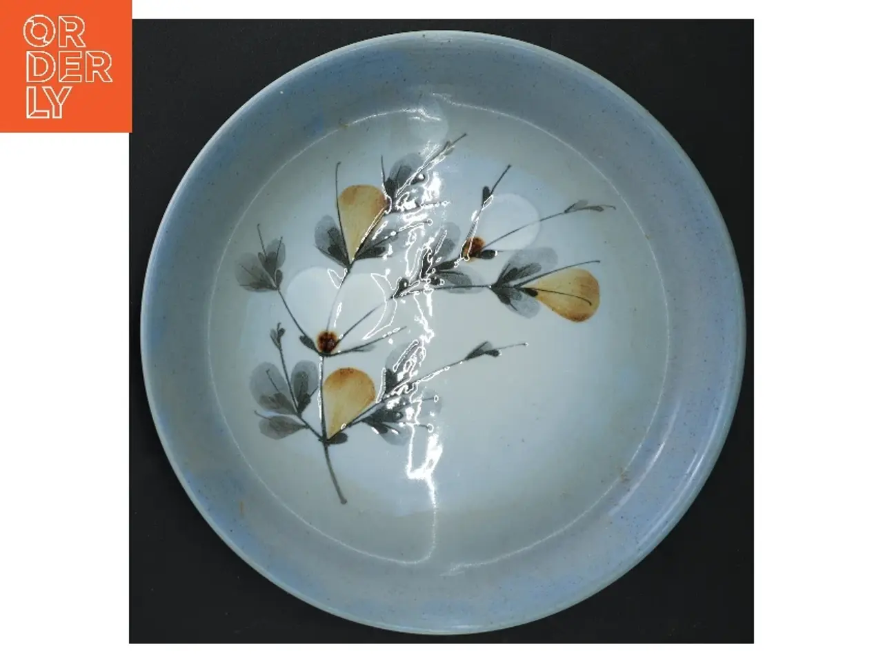 Billede 1 - Porcelænsfad med blomstermotiv 967-3893 fra Royal Copenhagen (str. Ø 24 cm)