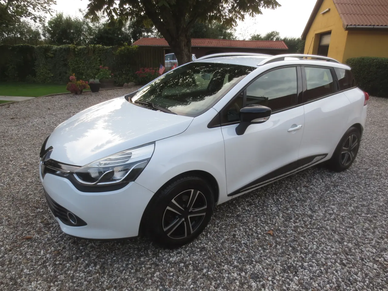 Billede 1 - Fin Renault Ny Clio 1.2 i År 14. Synet 4/26.