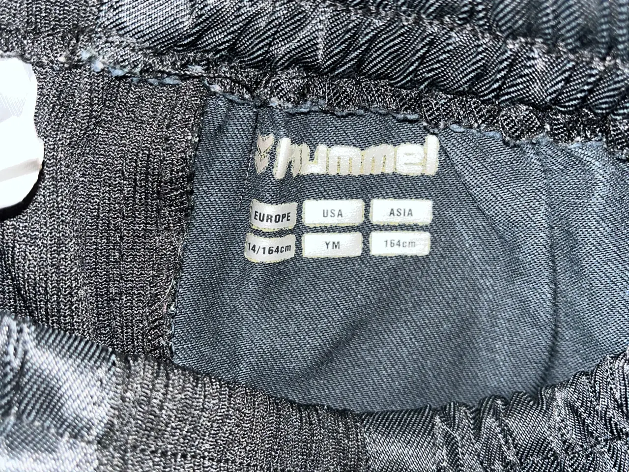 Billede 5 - Hummel fodboldknickers str. 164.