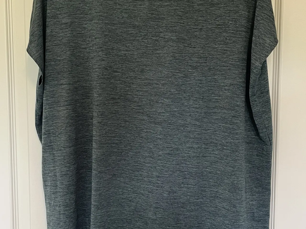 Billede 2 - Grønmeleret t-shirt fra H&M