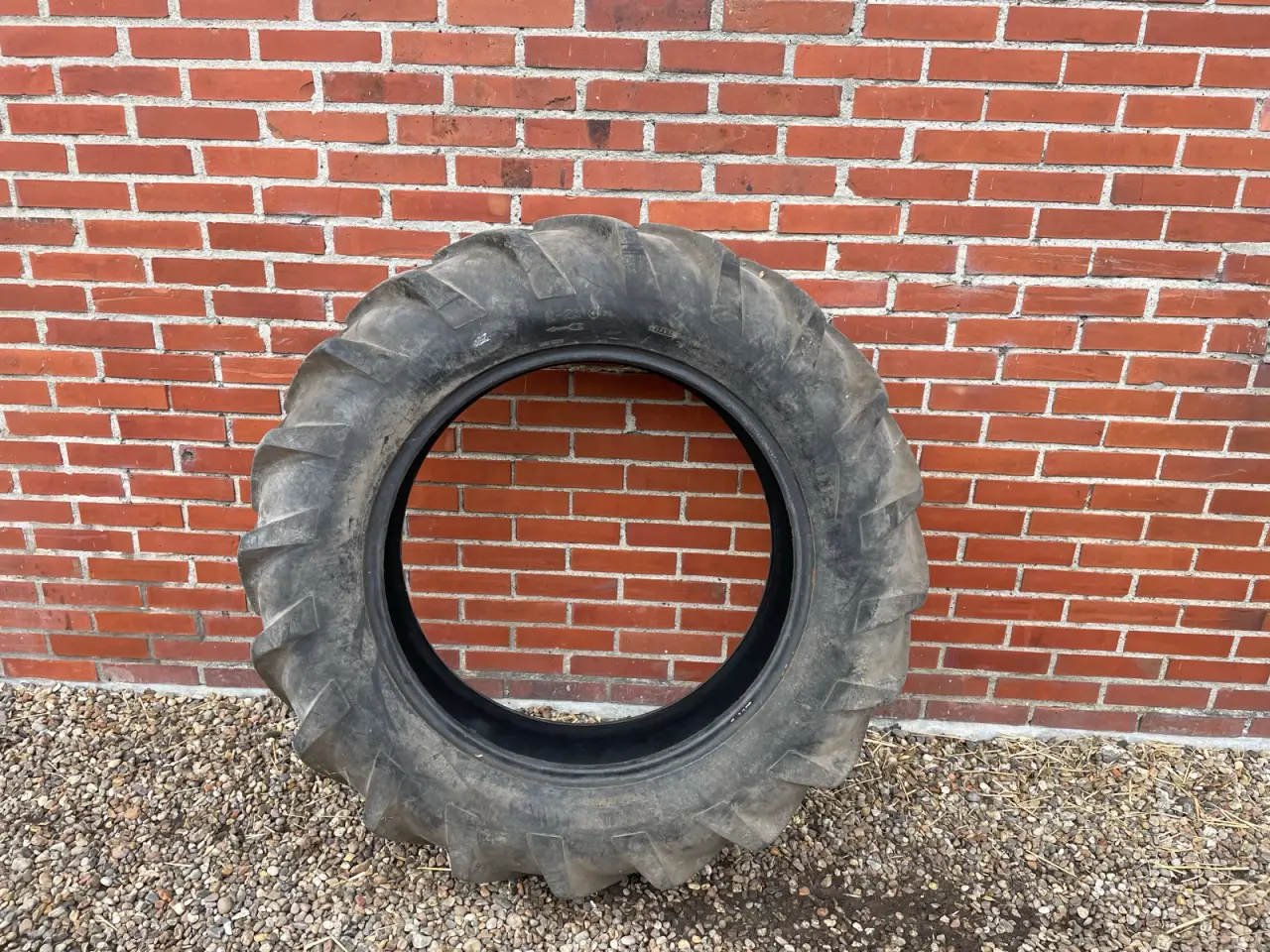 Billede 1 - Traktor dæk sælges