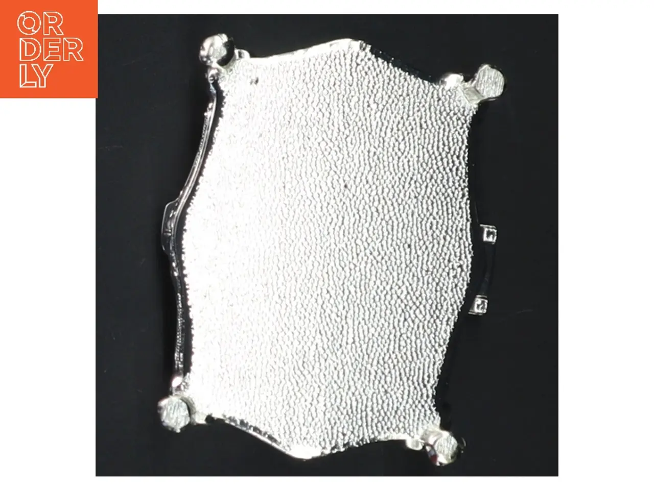Billede 5 - Lille “sølv” skrin med foer af velour (str. 9 x. 6 cm)