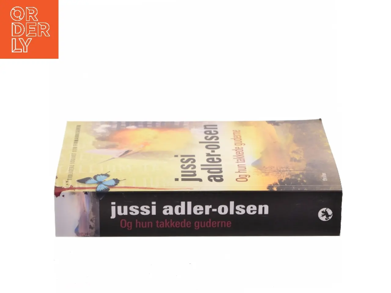 Billede 2 - Og hun takkede guderne af Jussi Adler-Olsen (Bog)