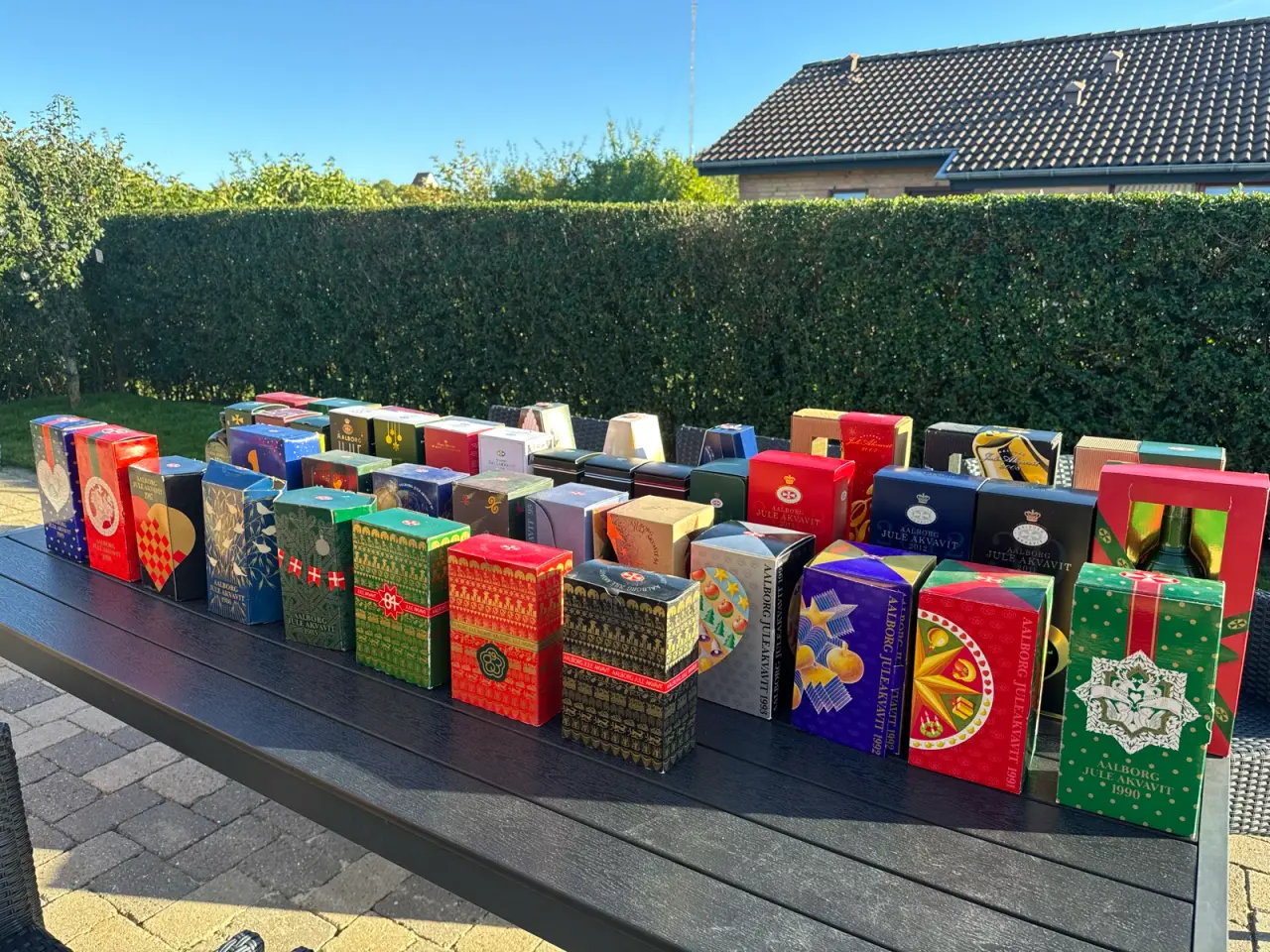 Billede 1 - Aalborg Juleakvavit komplet samling, i alt 43 stk