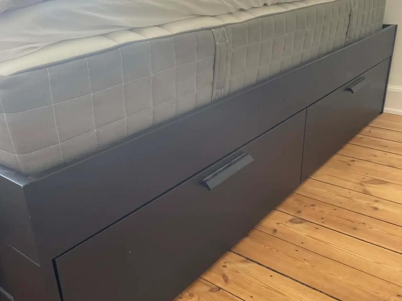 Billede 3 - Seng med 4 skuffer 140x200 cm