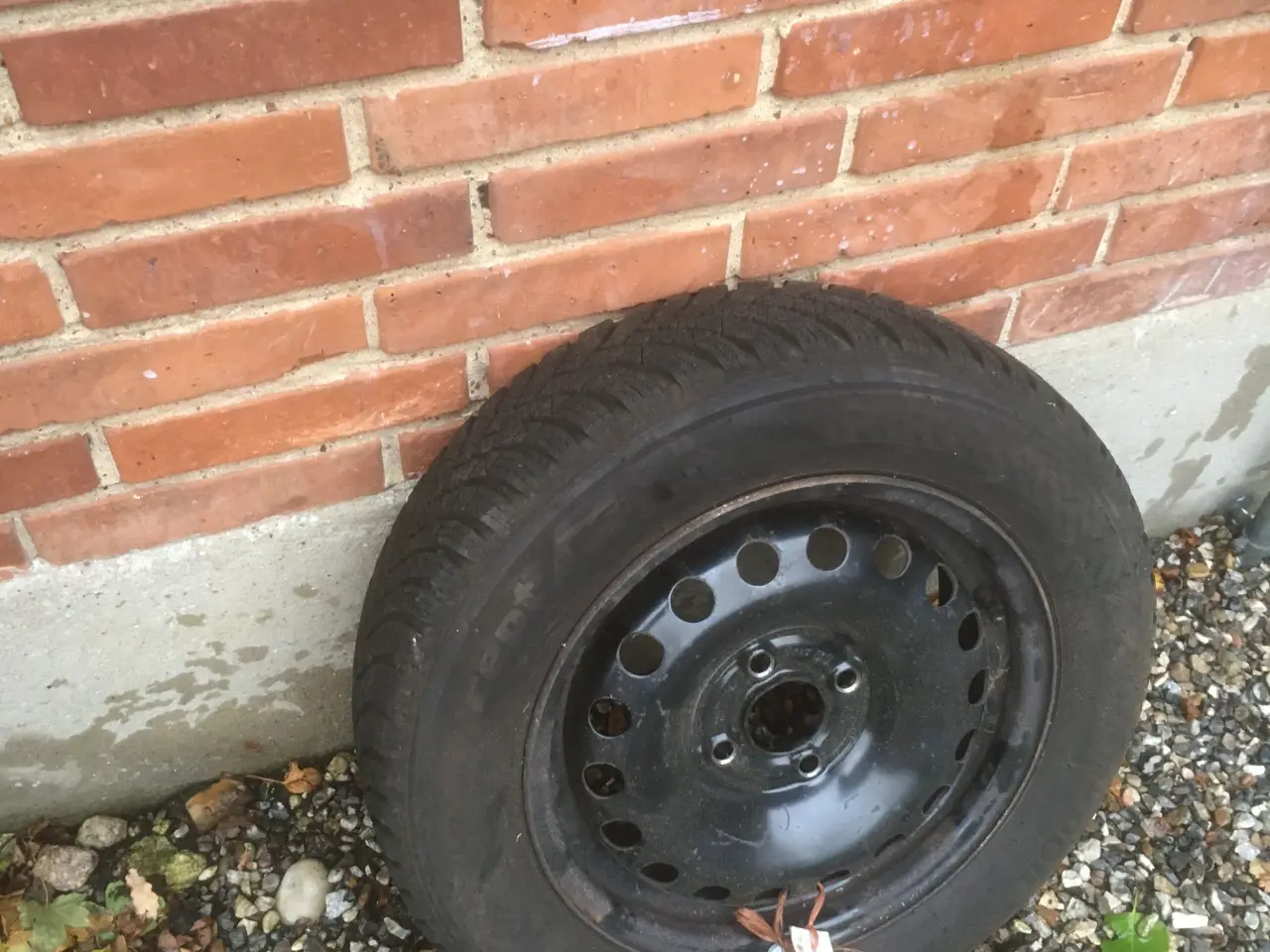 Billede 1 - Vinterdæk på stålfælge, passer til VW up