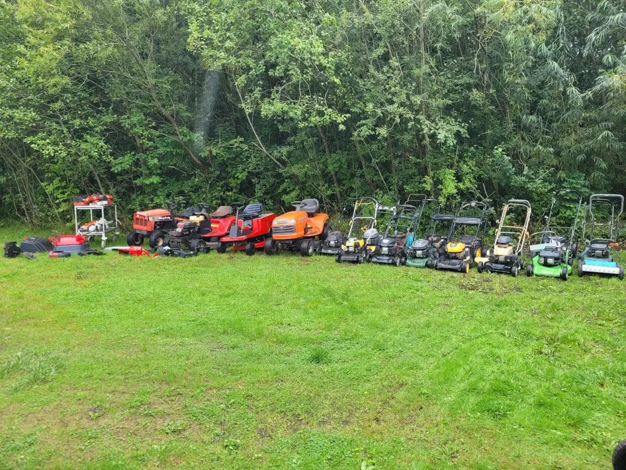 Billede 1 - 16 plæneklipper, 4 havetraktor samt en masse småde