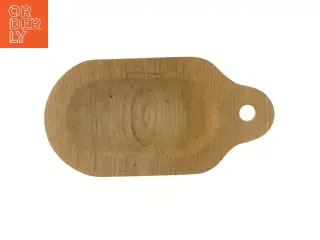 Flot serveringsfad i træ med hul til ophæng (str. 35x18 cm)