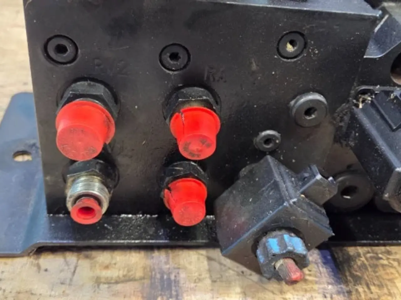 Billede 18 - New Holland CR9.90 Hydraulikventil 84457511