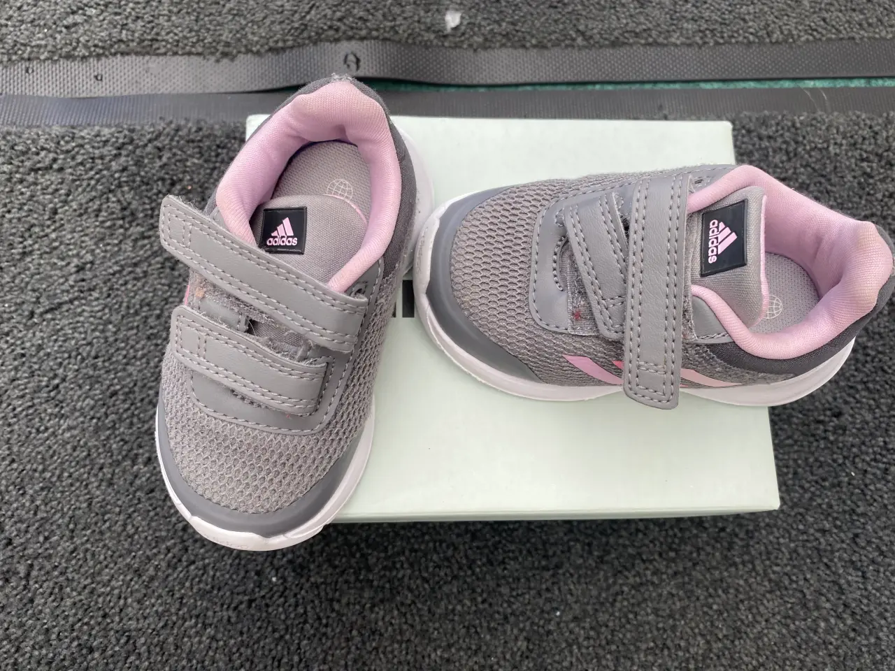 Billede 3 - Som ny Adidas pige sko