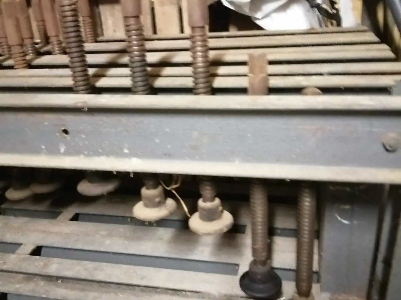 Billede 1 - Bloktvinger. Jernspindler