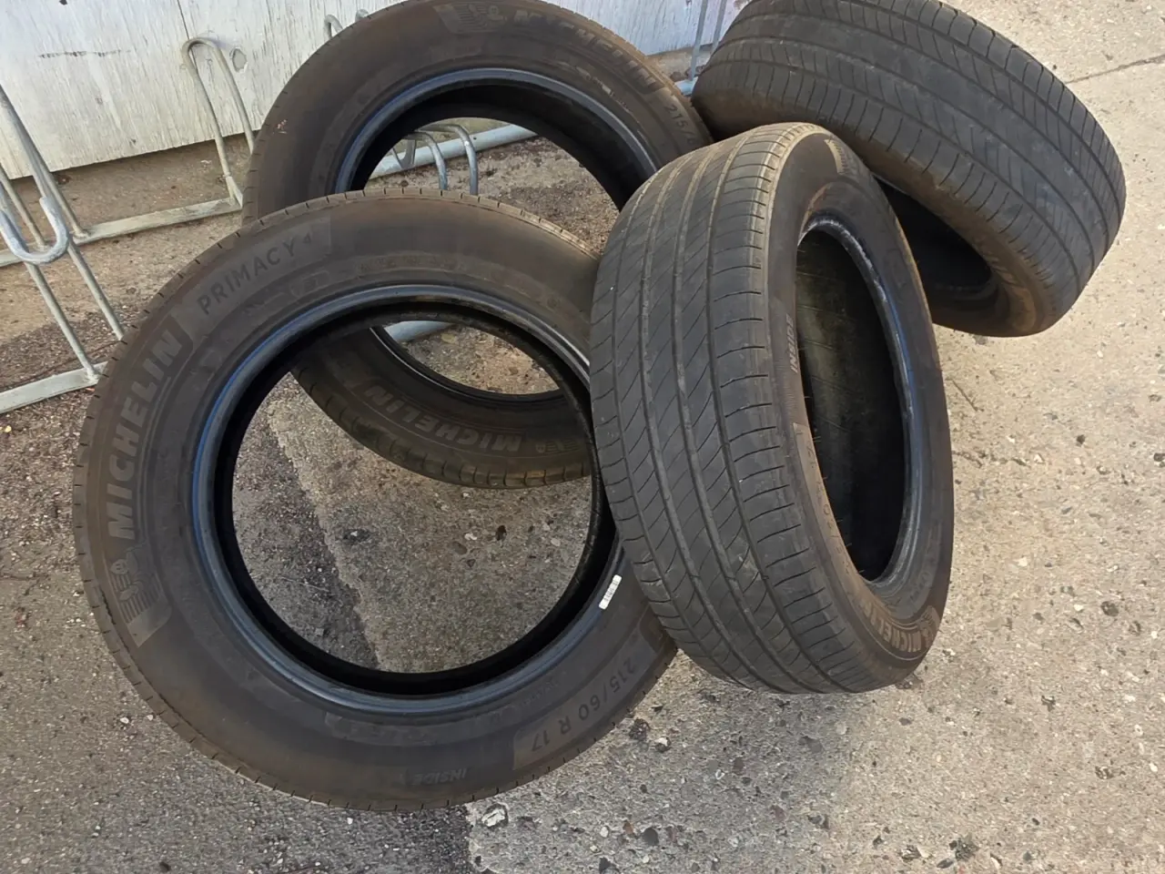 Billede 1 - Michelin sommerdæk 215/60 R17 ca 50 - 60% mønster