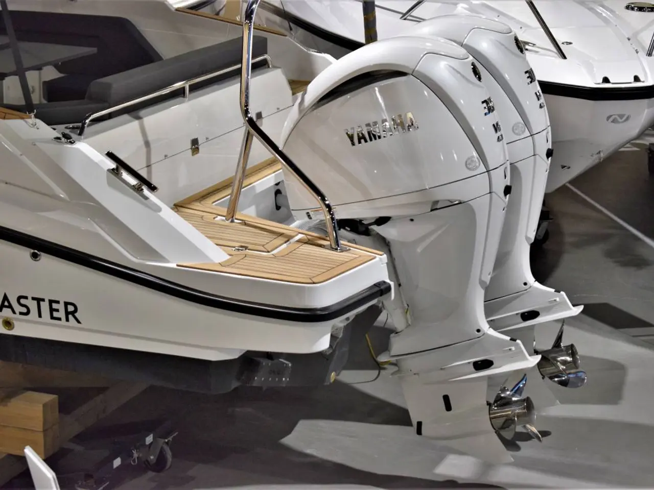 Billede 2 - Finnmaster T9 - 2 X F300 Yamaha/Udstyr
