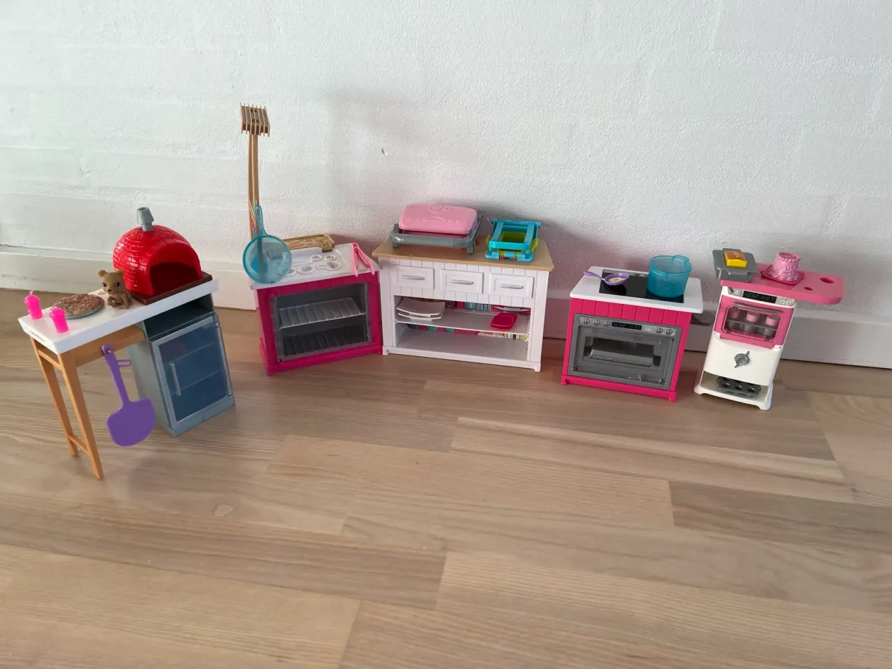 Billede 5 - Barbie  - diverse dukker, tøj og møbler 