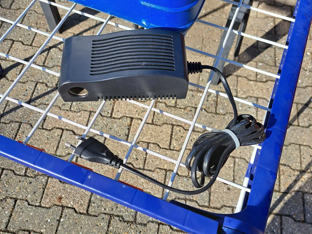 Billede 7 - Køleboks 12V/230V 46L