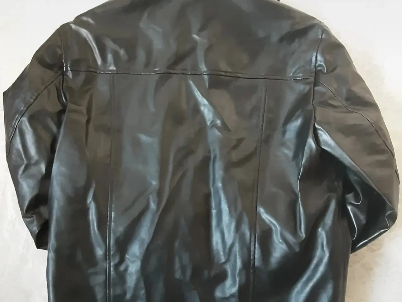 Billede 5 - Sort kort jakken. Str. L. Pris. 150.00kr.