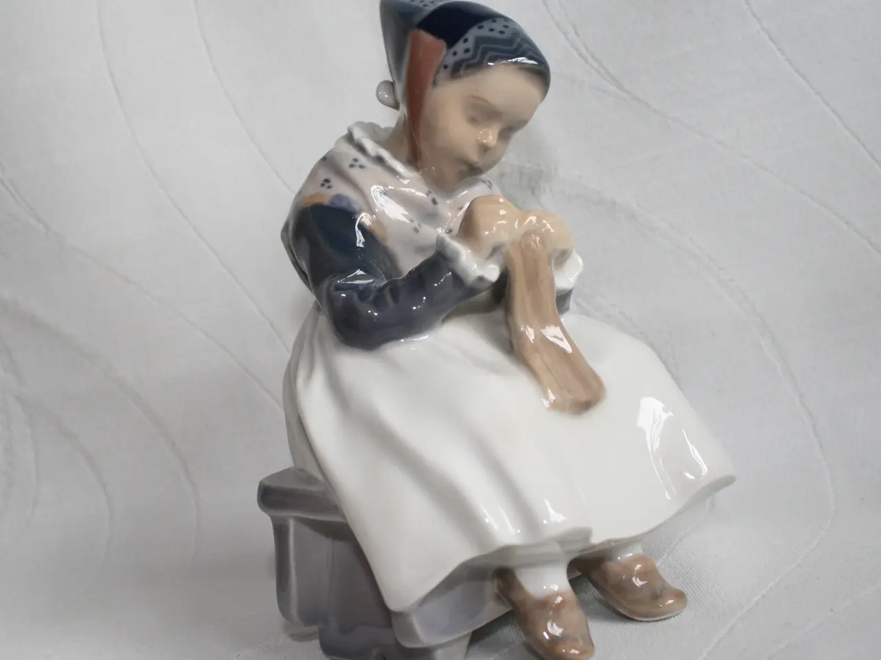 Billede 9 - Lille amagerpige, Figur fra Royal Copenhagen