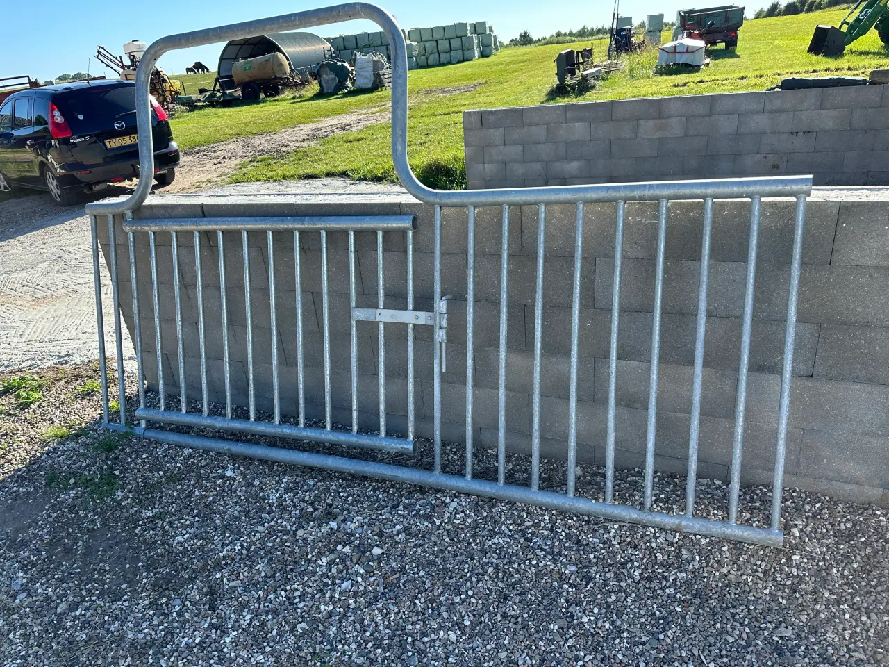 Billede 1 - gitter med låge