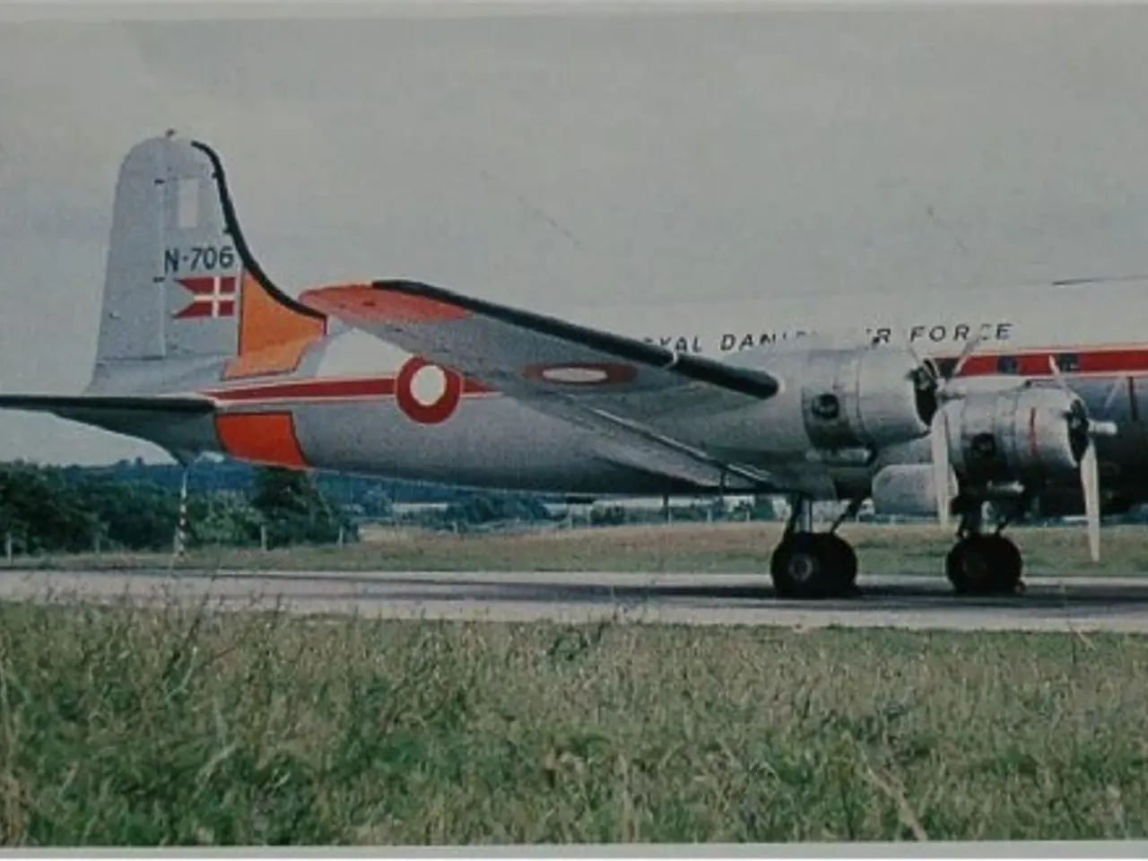Billede 5 - FORSVARETS FLY EFTER 1945 i farver