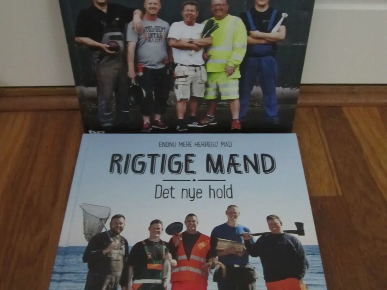 Billede 1 - RIGTIGE MÆND. 2 nye bøger.