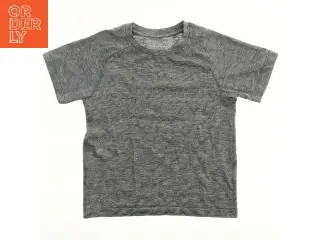 Grå T-shirt fra Uniqlo (str. 110)