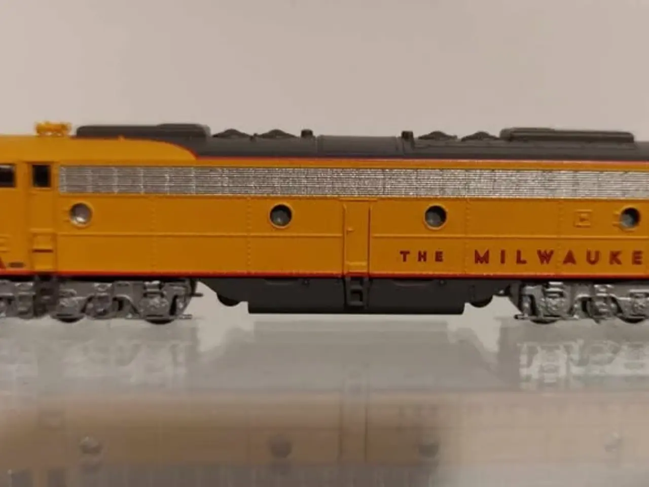 Billede 4 - Modeltog AZL Milwaukee Road E9A Lokomotiv Z skala.