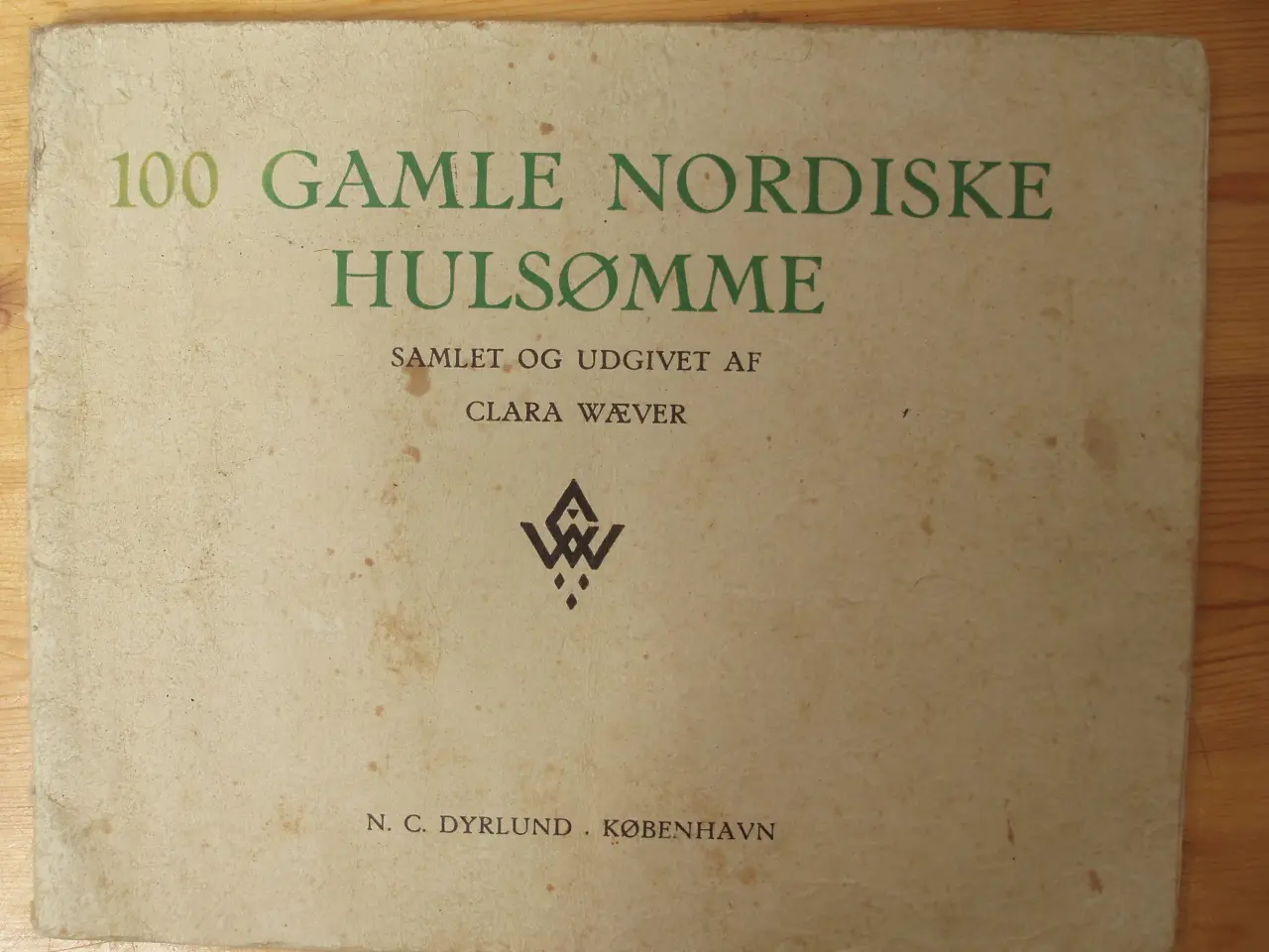 Billede 1 - 100 gamle Nordiske hulsømme af Clara Wæver