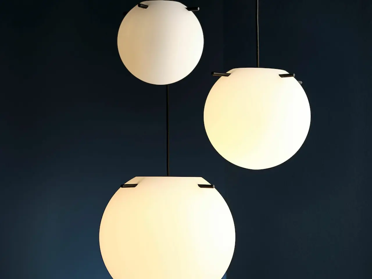 Billede 3 - Frandsen Koi Pendant opalhvid glas pendel Ø25 cm