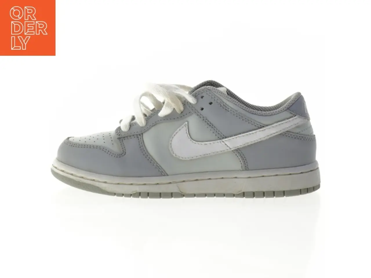 Billede 1 - Brugte grå sneakers fra Nike (str. 33)