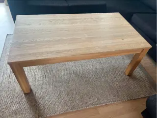 Sofabord, hjørnebord og tv bord i eg