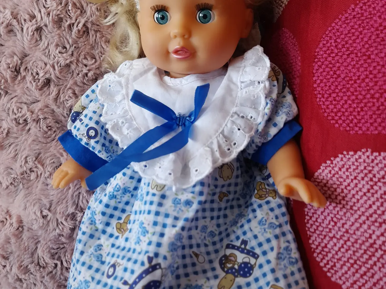 Billede 8 - Kær slaskedukke 35 cm med 14 dele tilbehør.