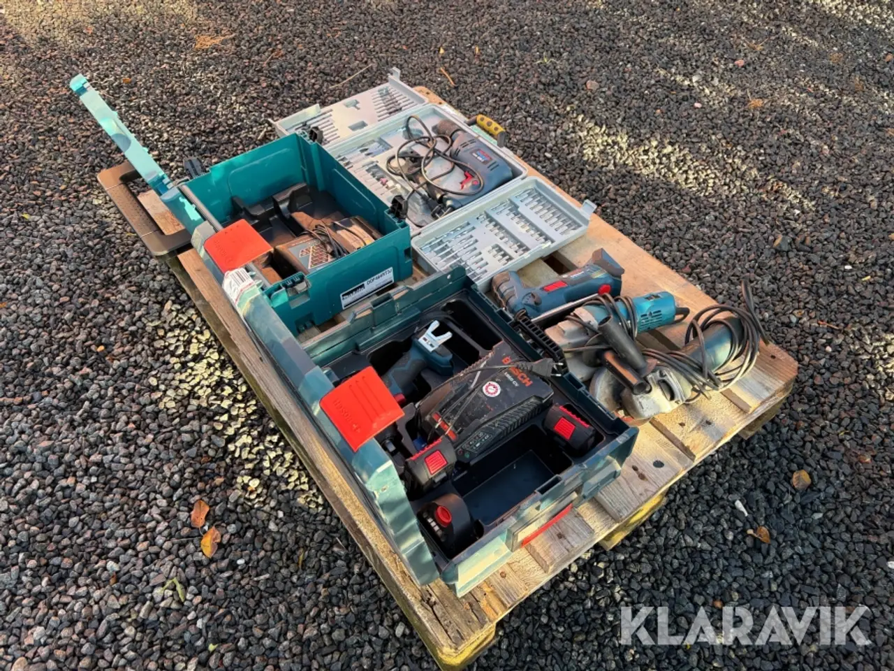 Billede 3 - Assorterede håndværktøj - 5 styk plus batteri