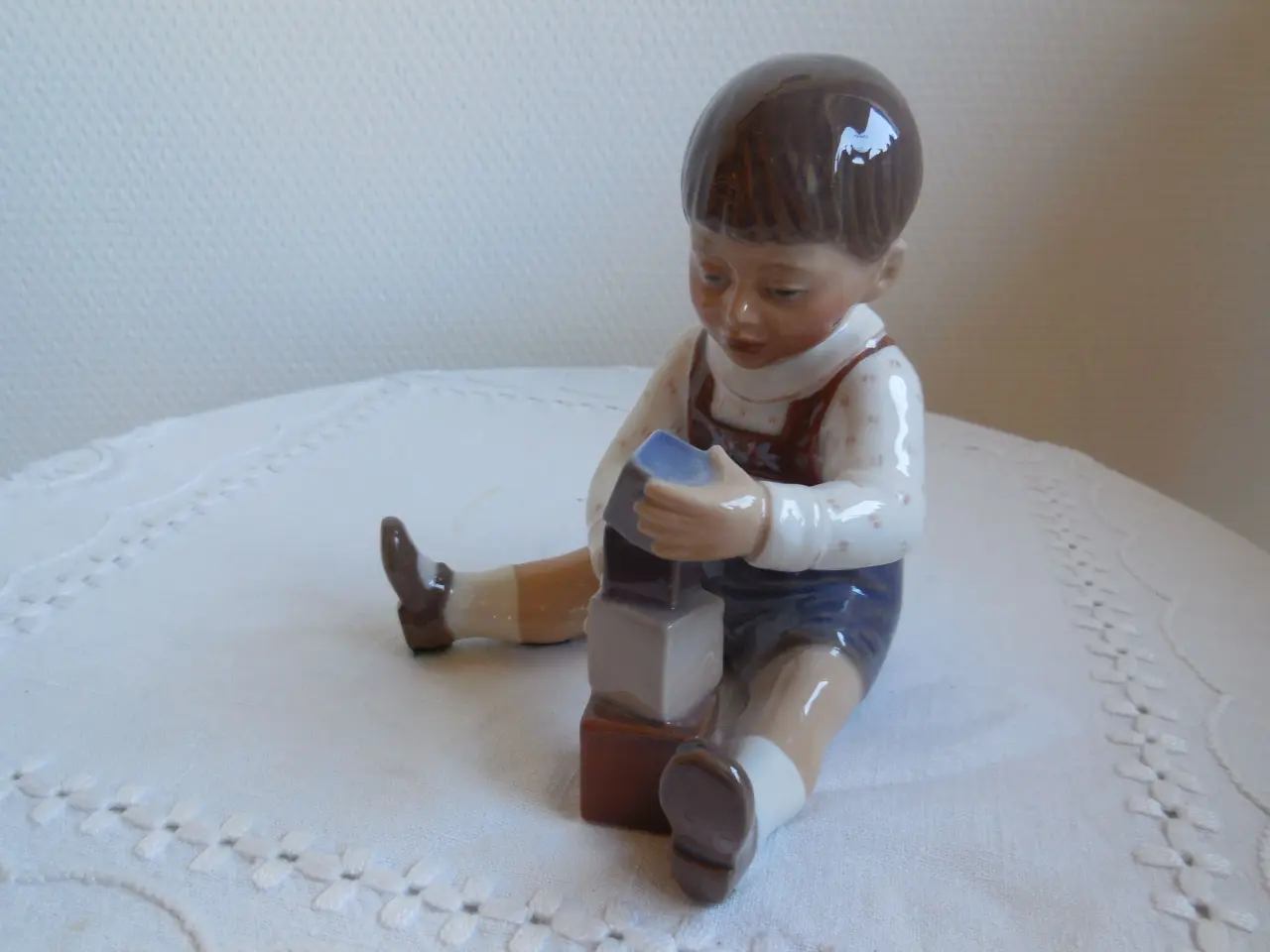 Billede 1 - Dahl Jensen figur " Dreng med klodser" nr. 1167