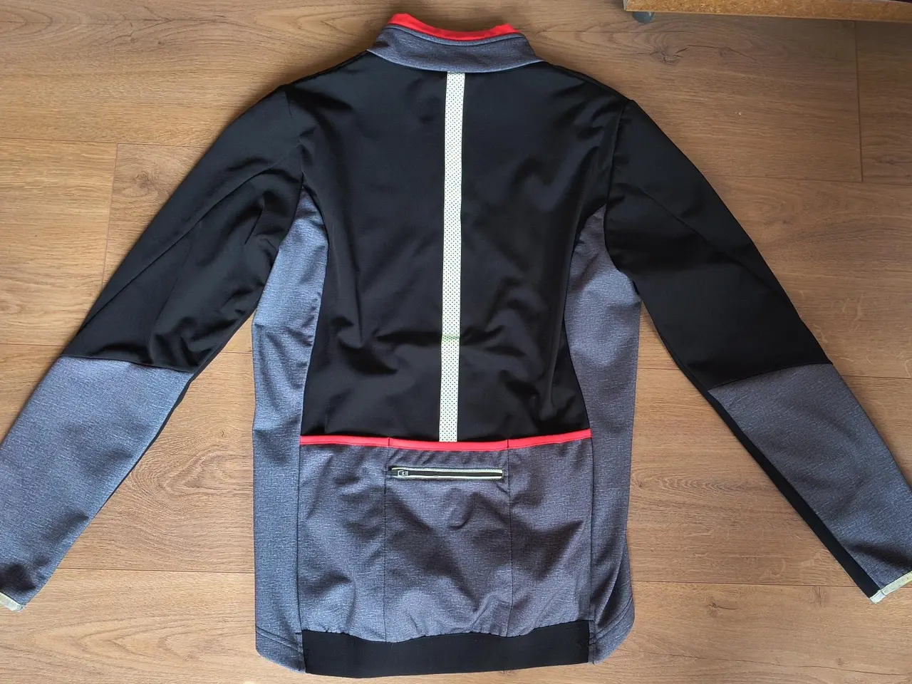Billede 1 - DAME NEOPREN CYKEL JAKKE, STR. 42, SOM NY