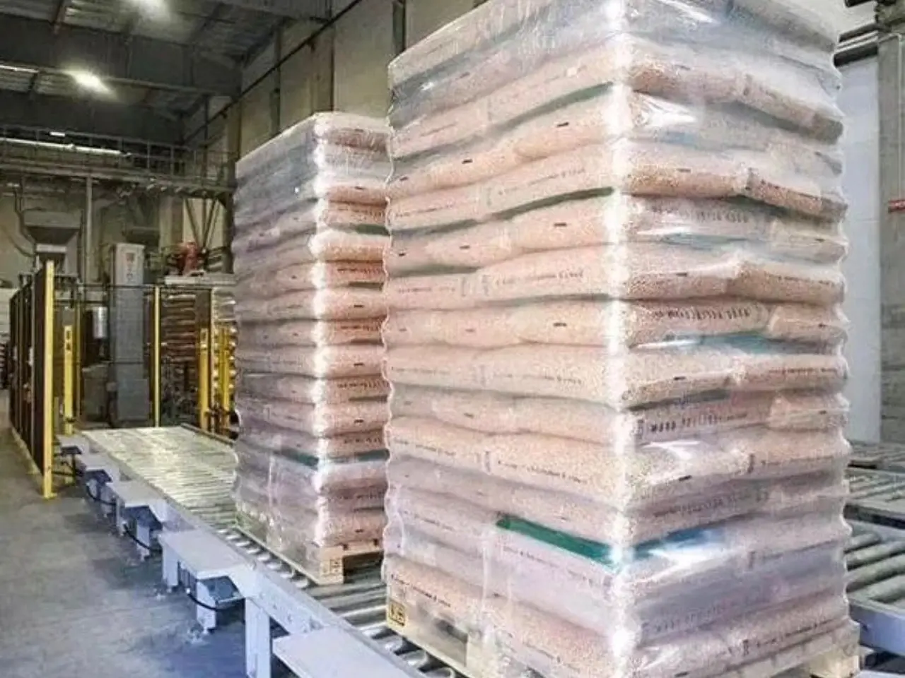 Billede 1 - Biomassepiller i gennemsigtige poser à 15 kg