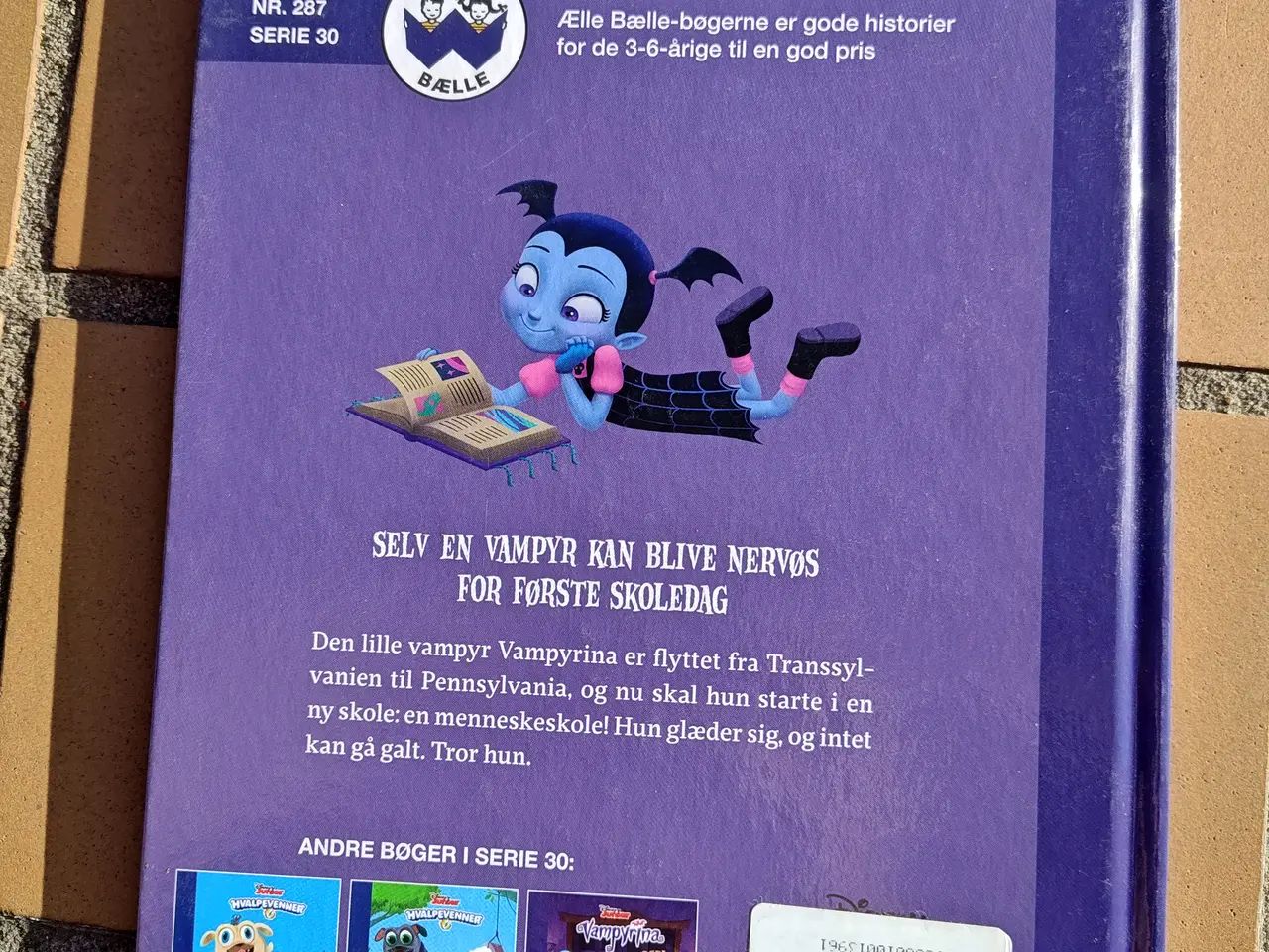 Billede 2 - Disneys Vampyrina Første Skoledag BOG