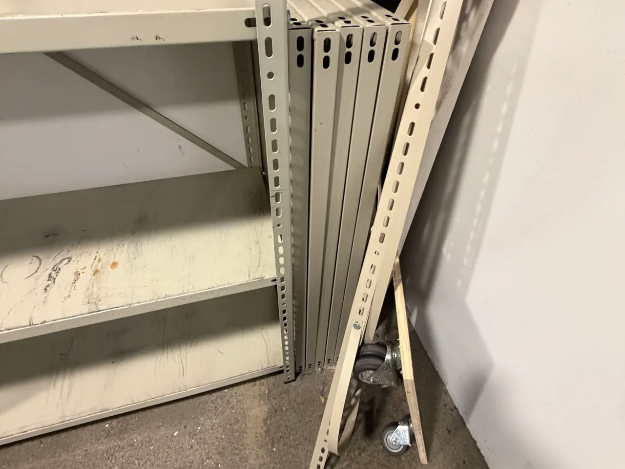 Billede 2 - Metal reol med hylder 40cmx200cmx200cm