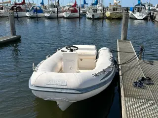 Gummibåd med jet