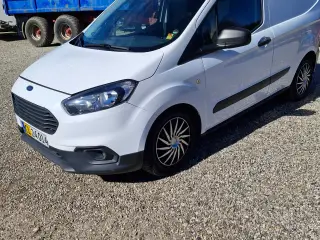 Ford transit courier