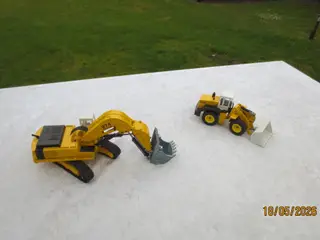 2 stk Modeltraktor Entreprenør maskiner O&K