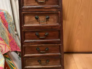 Pragtfuld chiffonier / ugentlig skuffe med 6 skuff