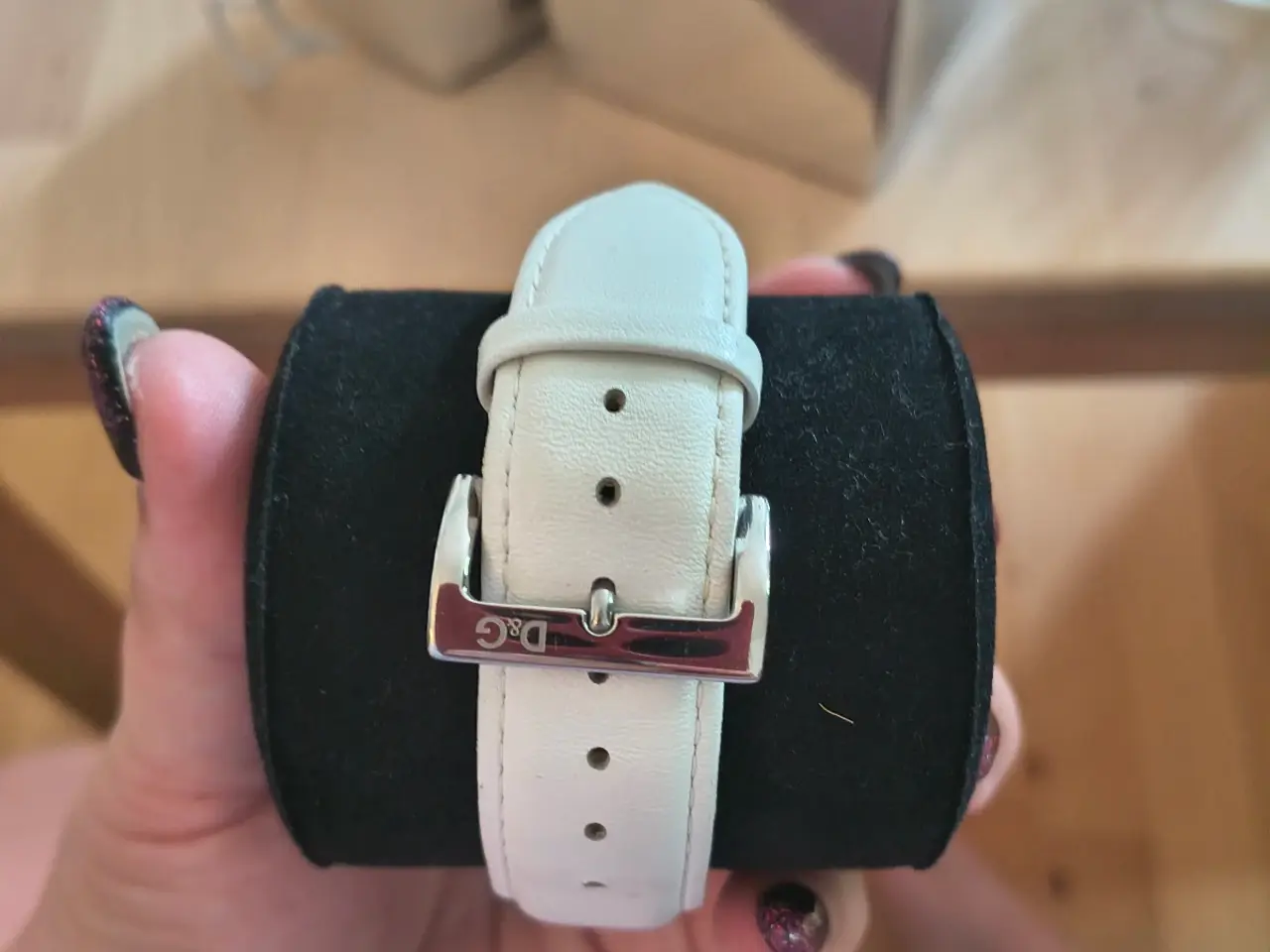 Billede 11 - Ældre D&G ur sælges.